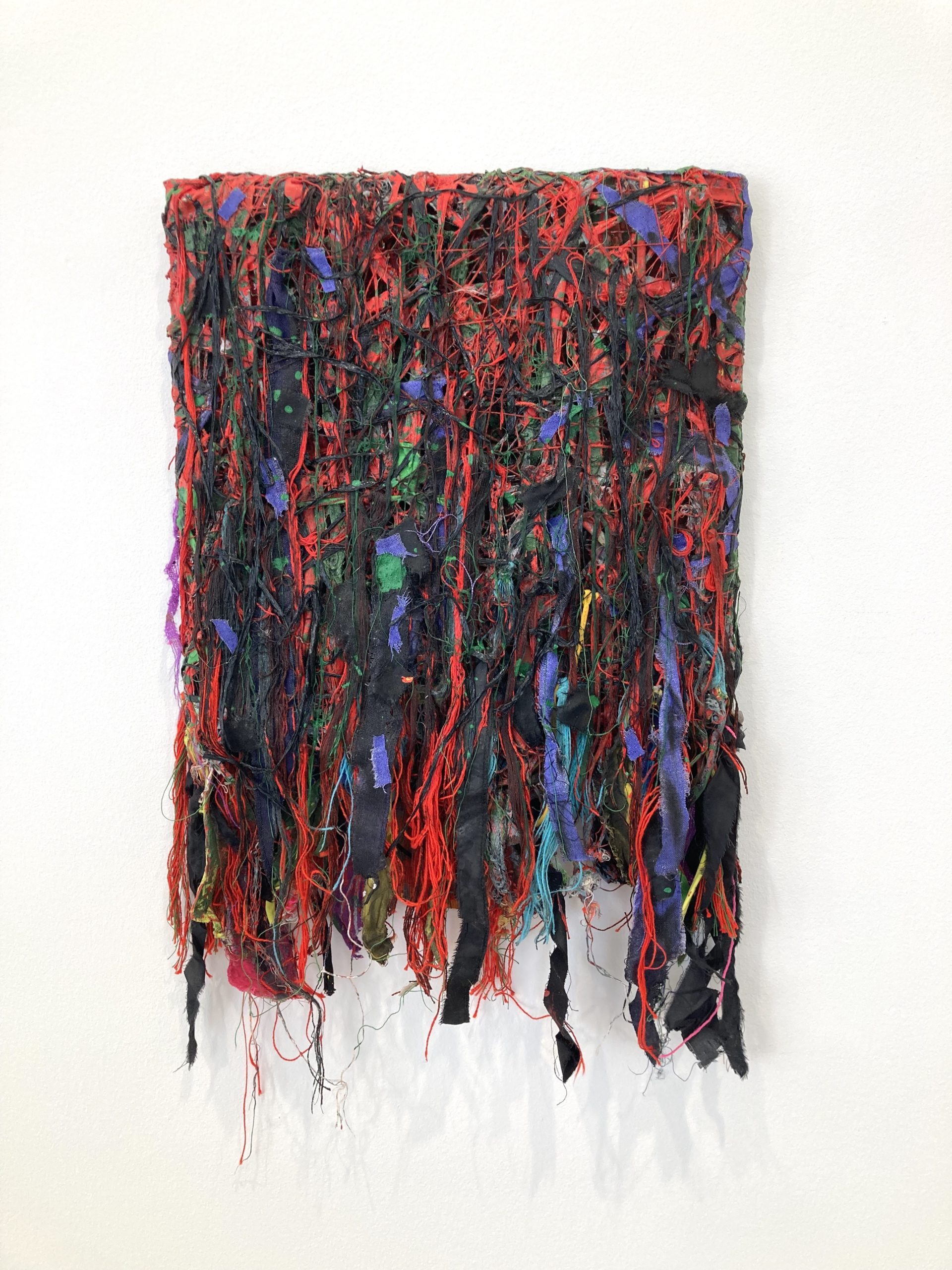 Jakob Westberg, "Patchwork no.1 (Klang)," (2022) 41 x 80 cm. Akryl, pigment, tempera, lim, tråd, järntråd, nålar, duk. 41 x 80 cm