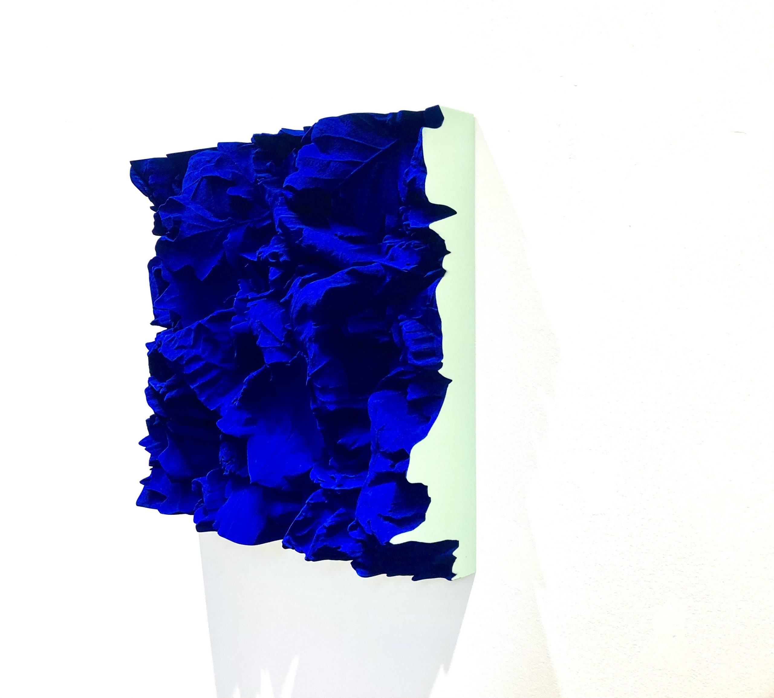 Juri Markkula, "IKB GROUND II", 2023. 50x50 cmpigmenterad polyvinyl on polyuretan
