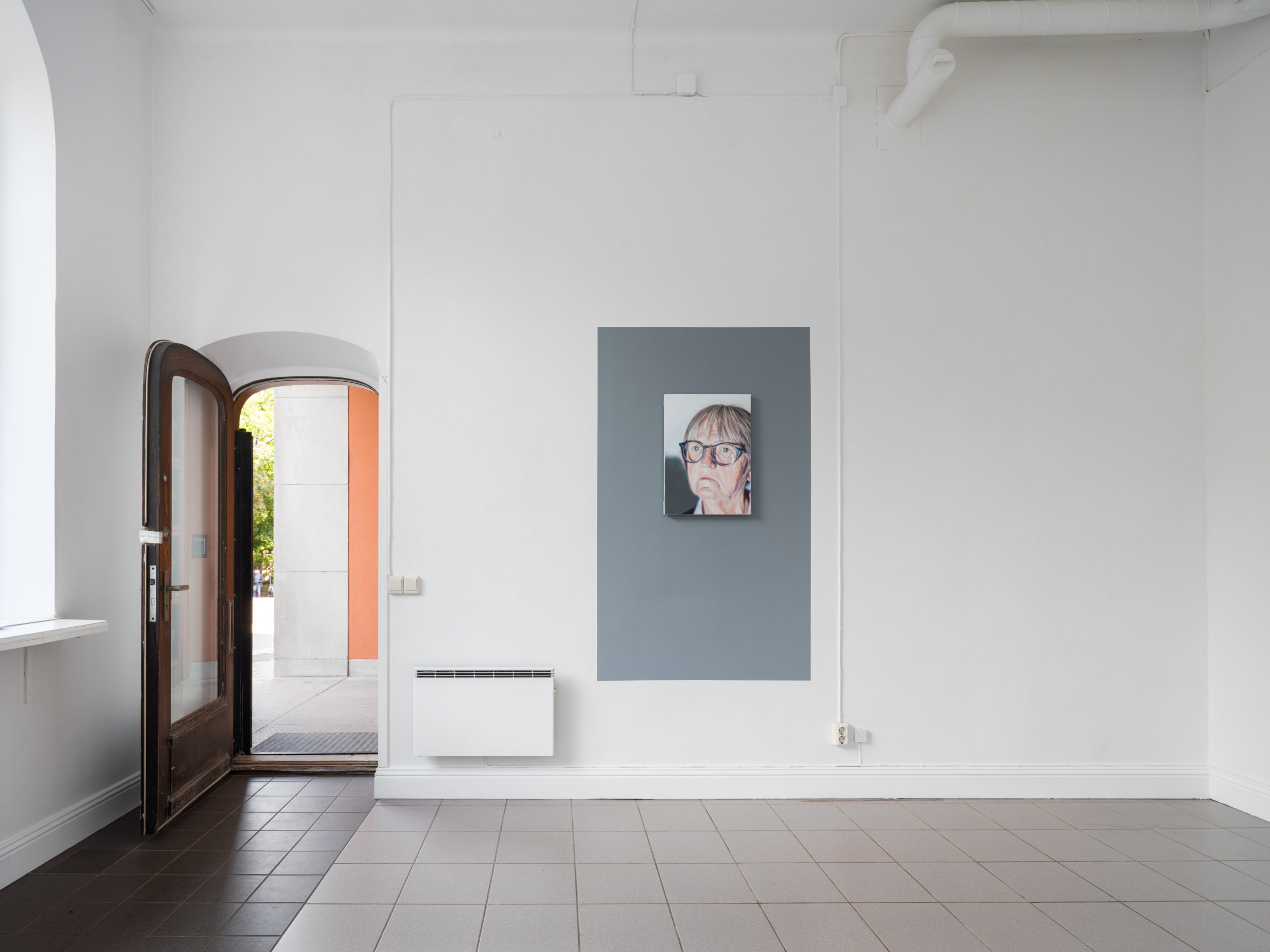 Installation view. Niklas Holmgren: "Mother / Gunilla", 2021. Oil on canvas, 56 x 40 cm