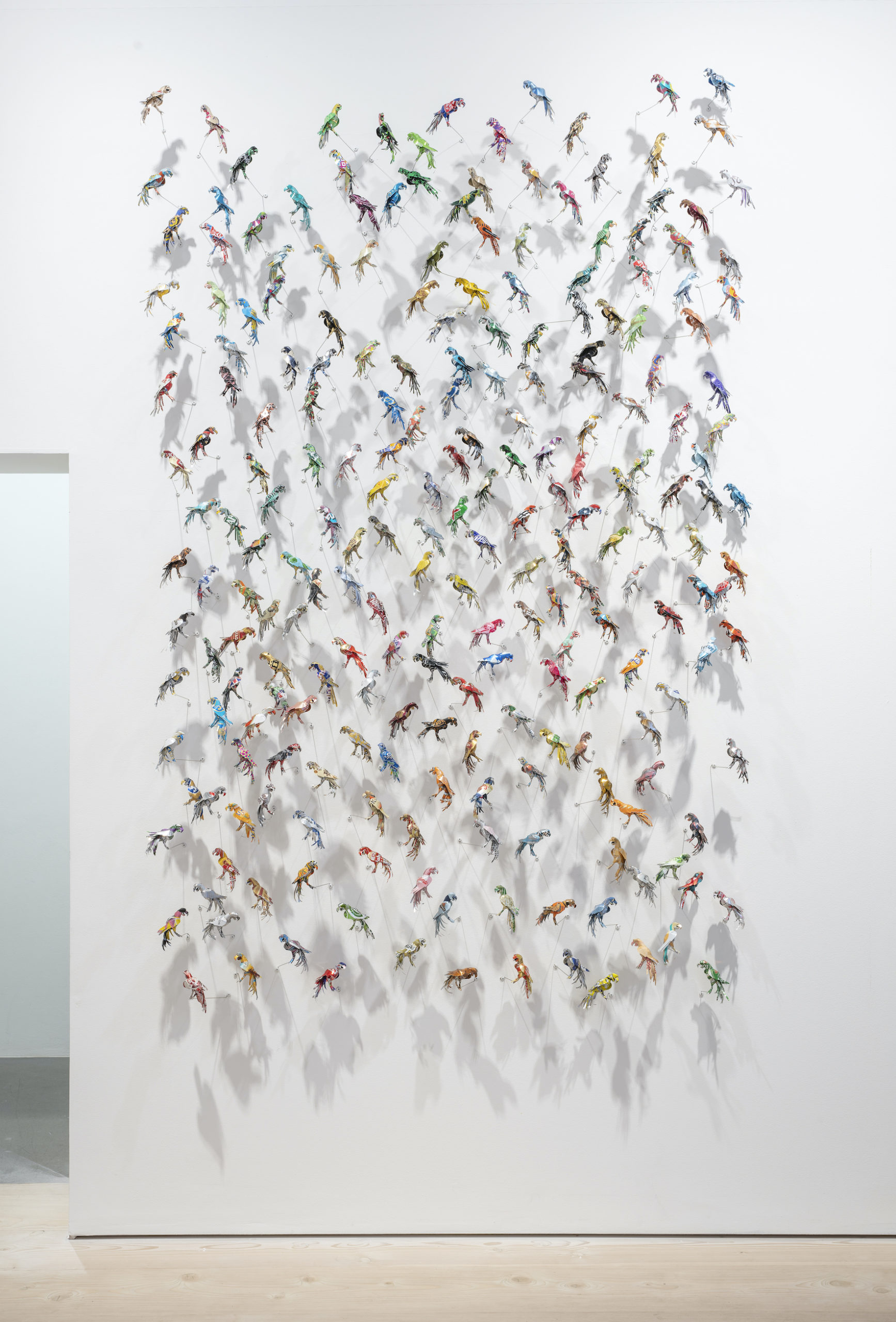  Bur(k)fåglar (Caged birds), 2017 - 2020
Aluminium cans, Each bird: 14 x 6 x 8 cm. Photo: Viktor Fordell